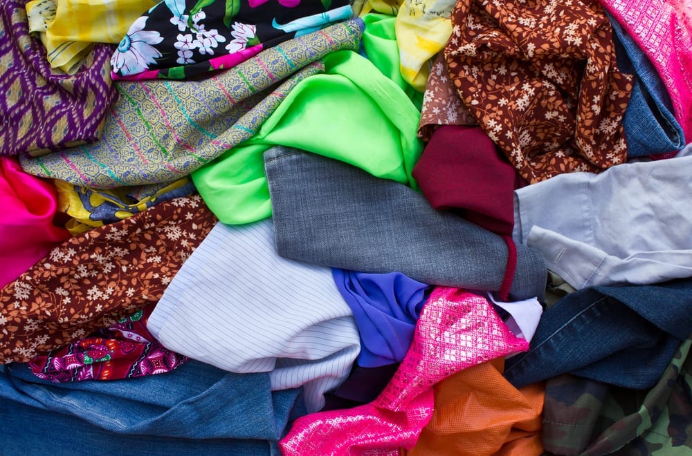 La ropa también contamina: Con iniciativas aisladas Chile avanza en el  tratamiento de residuos textiles de la industria de la moda - País Circular