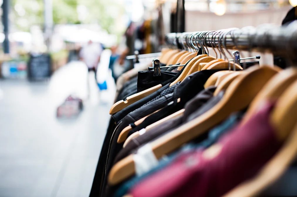 Un nuevo concepto de compra y venta de ropa usada se empieza a imponer en  Chile - País Circular