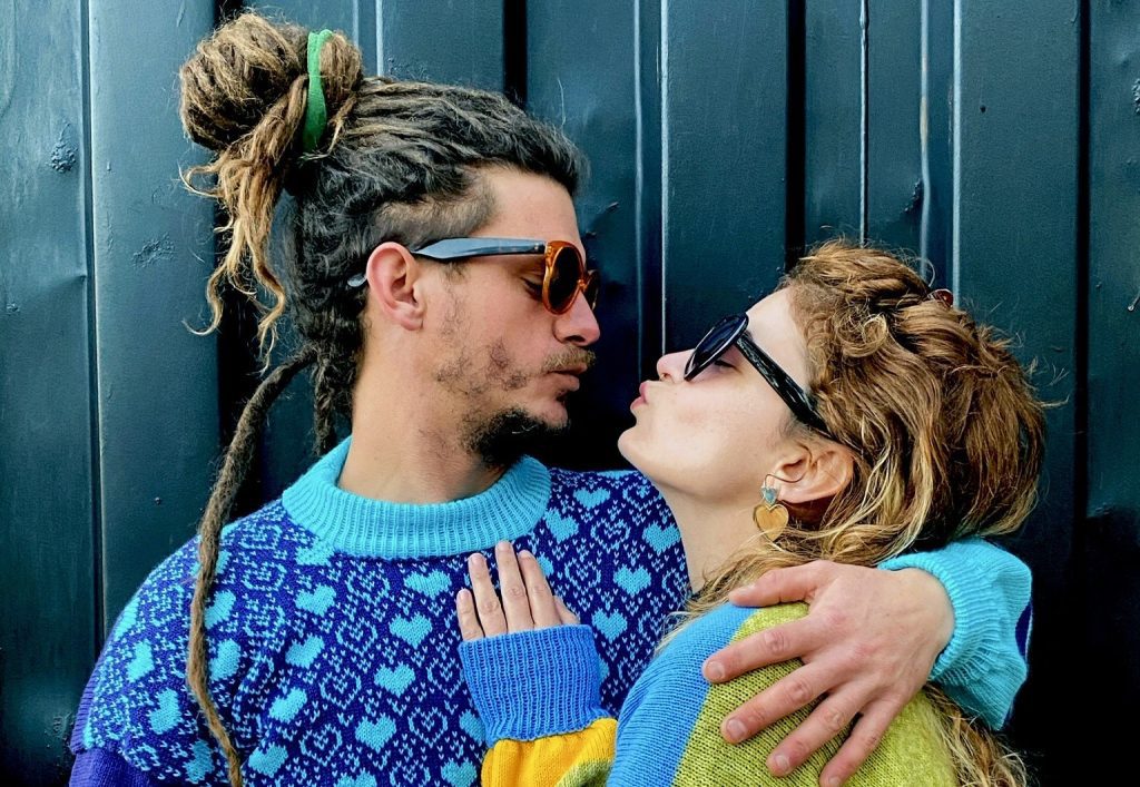 Microteje es fundado por Pamela Galán, y luego se sumó Lucas Schmidt.